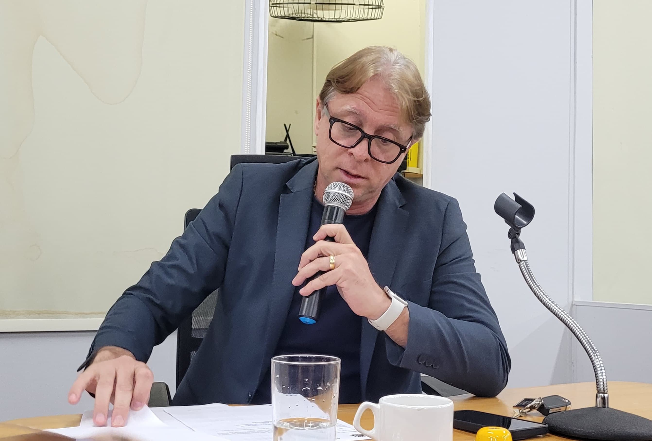 Samyr pede informações sobre retorno dos serviços de iluminação pública na cidade