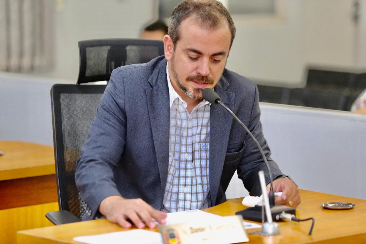 Durante sessão do Legislativo, vereador pede construção de academia no Universitário