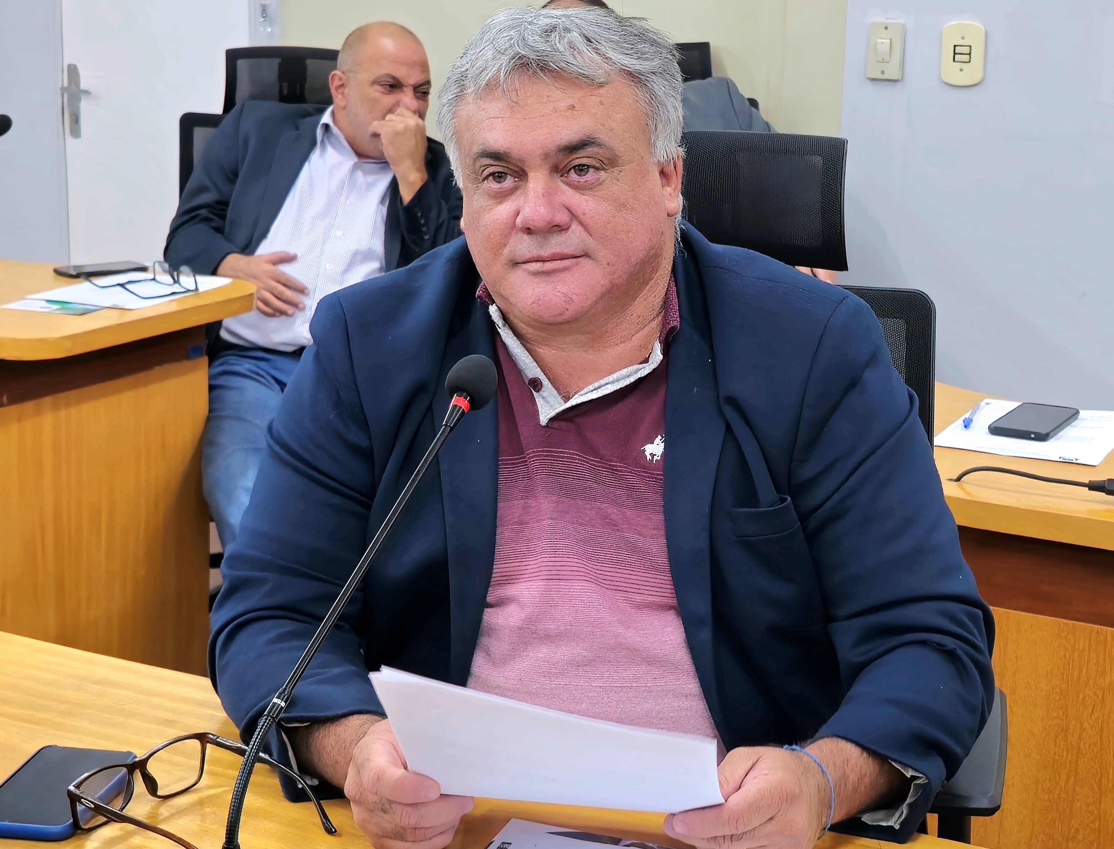 Vereador pede pavimentação de vias públicas nos bairros Guatós e Jardim dos Estados