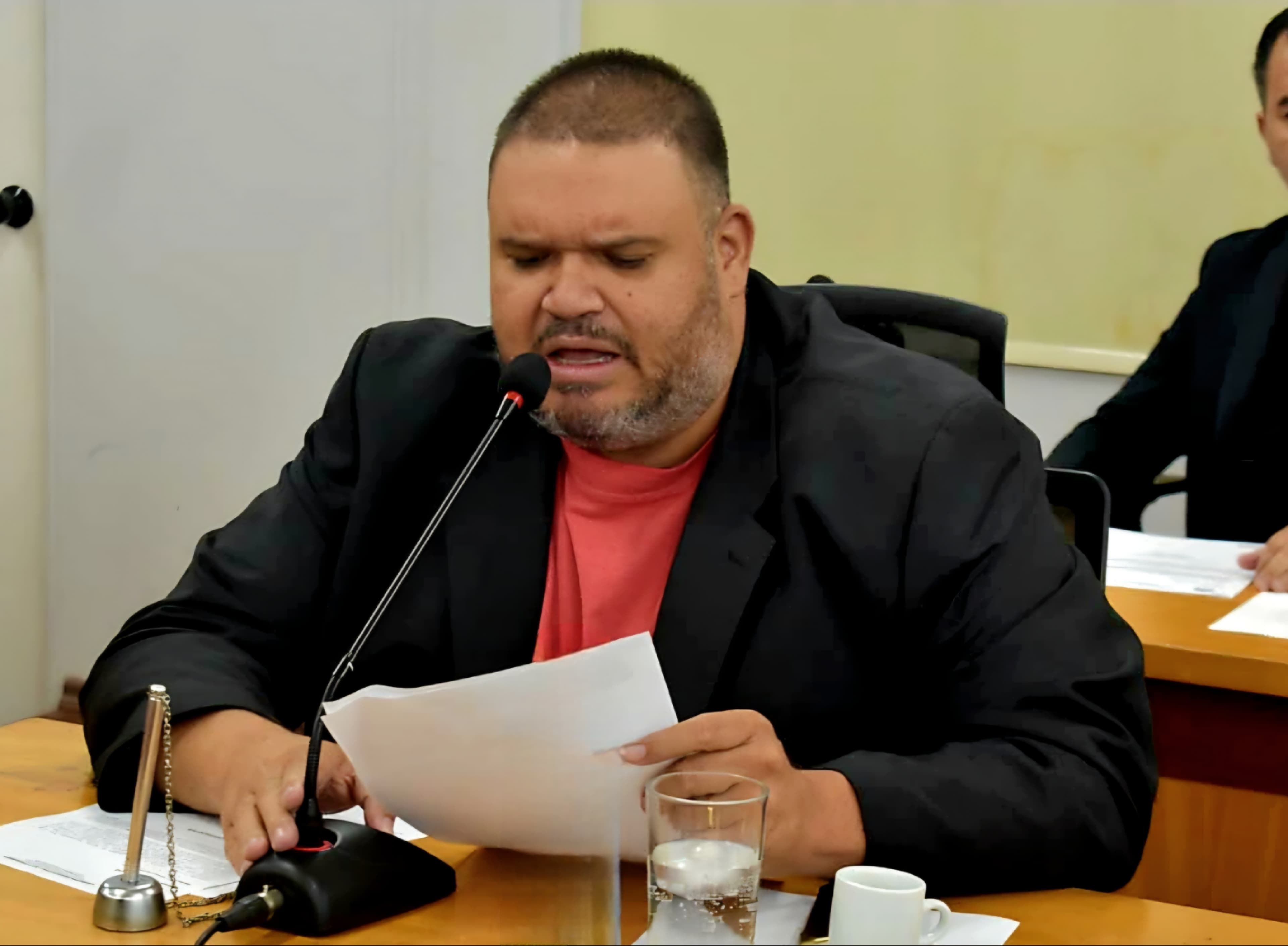 Bebedouro no Centro Popular Nação Guató é solicitado por Jovan à Prefeitura