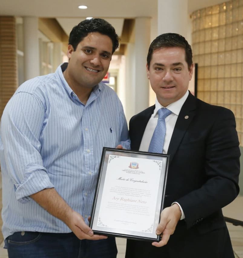 Chicão homenageia advogado Ary Raghiant por representar OAB no CNJ
