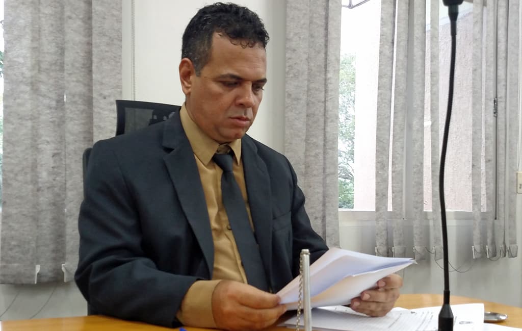 Baianinho cobra explicações da Energisa sobre taxa cobrada na Manga