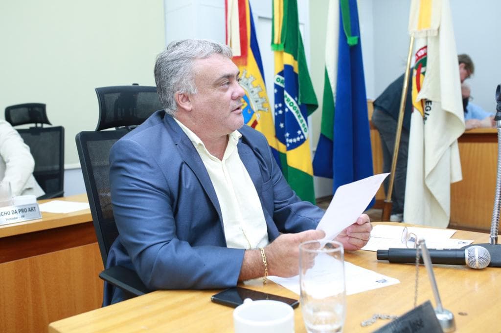 Na luta contra a dengue, vereador pede limpeza geral em bairros da cidade