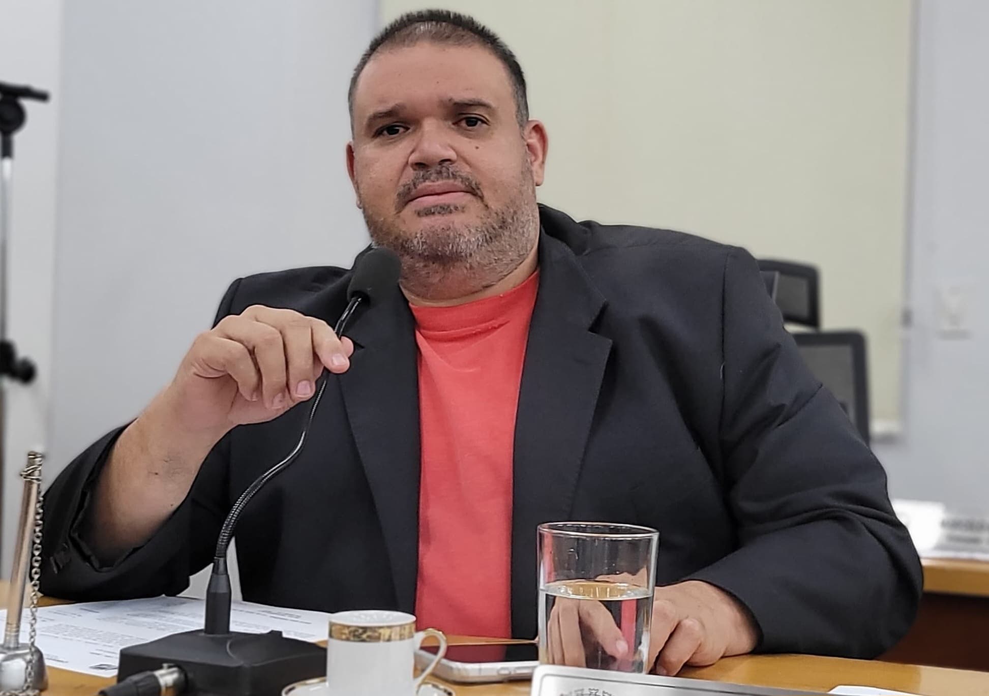 Na Câmara, Jovan cobra medidas para recuperação da Escola de Albuquerque