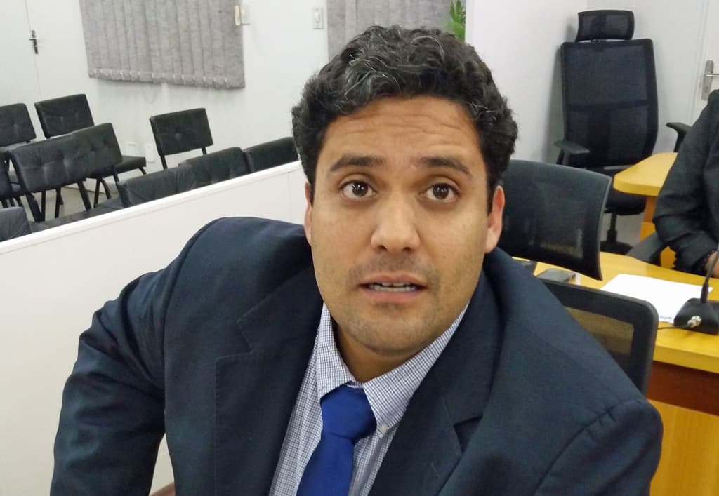 Chicão pede revitalização da praça existente em frente ao Aeroporto