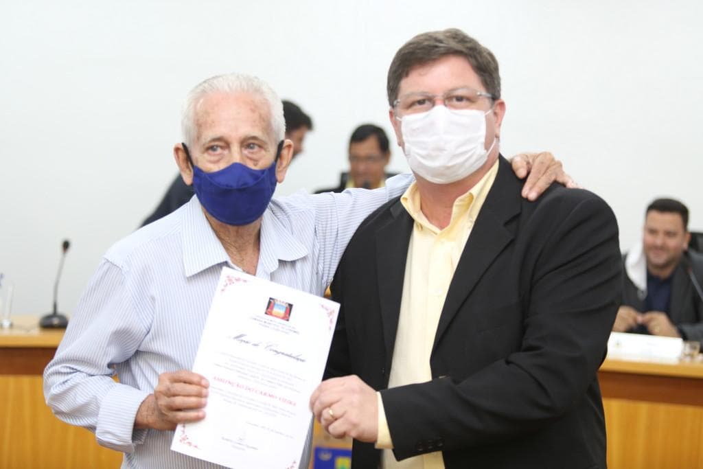 Vereador homenageia presidente da Associação de Aposentados de Corumbá