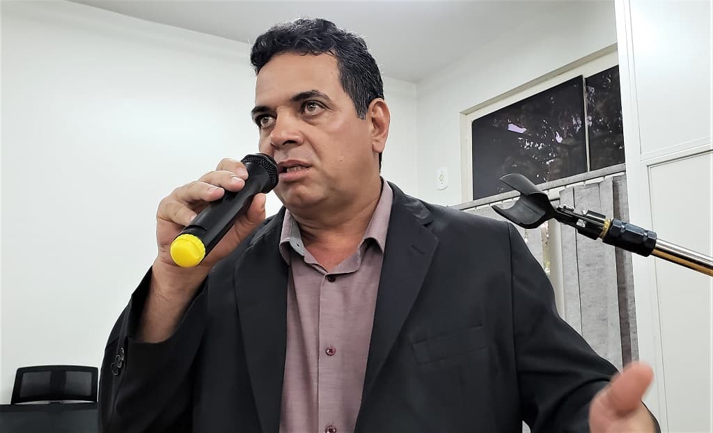 Instalação de banheiros químicos em cemitérios é solicitada na Câmara