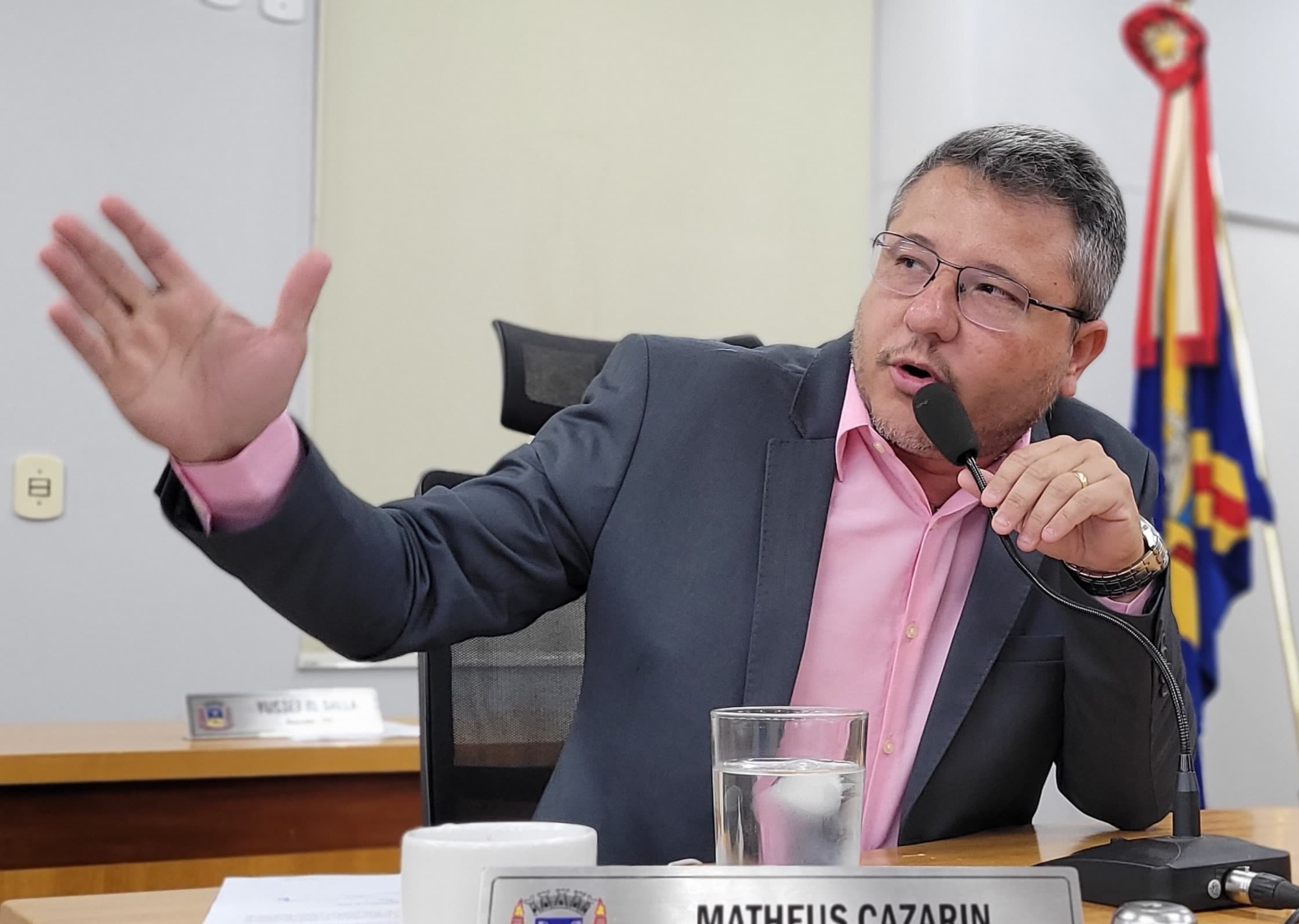 Cazarin pede informações sobre cobertura de galeria no Bairro Cervejaria