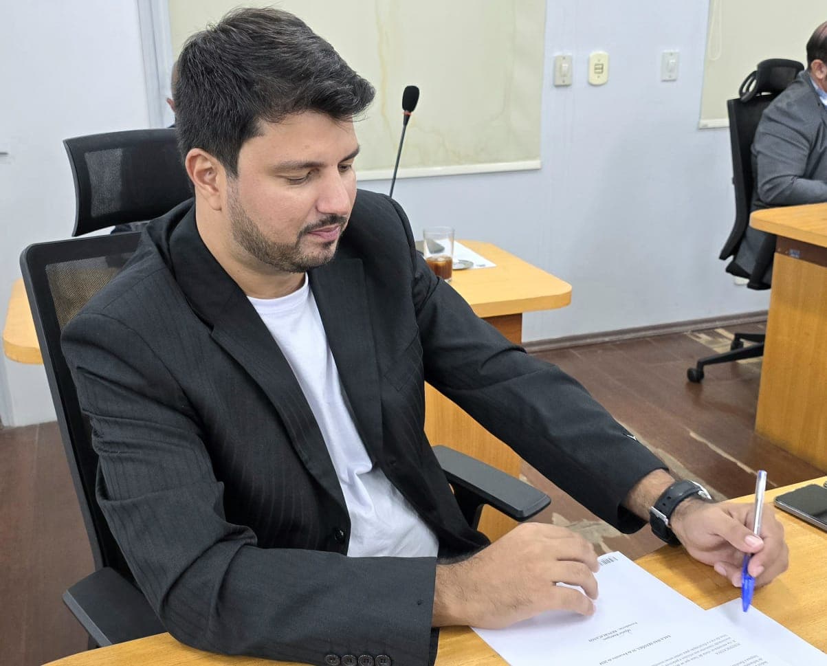 Na Câmara, vereador reivindica obras de pavimentação em vias públicas da cidade