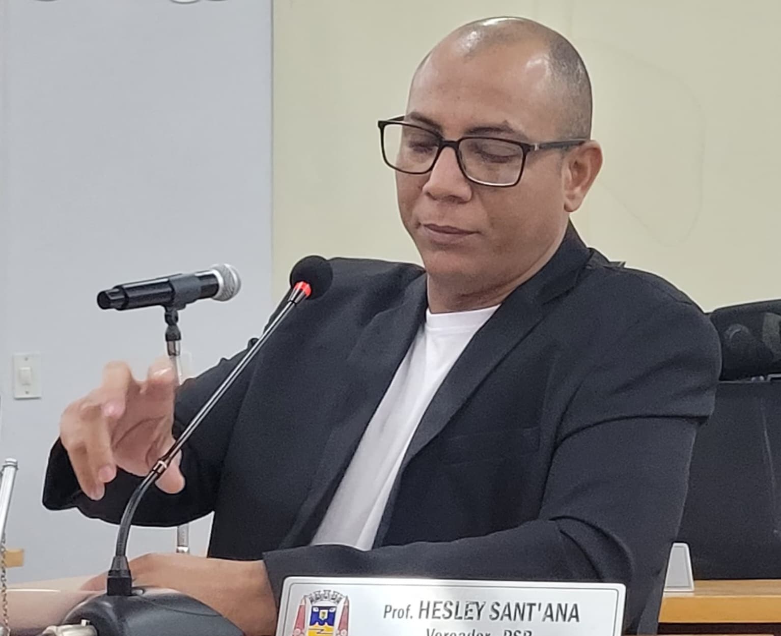 Hesley pede informações sobre a merenda escolar na Rede Municipal de Ensino