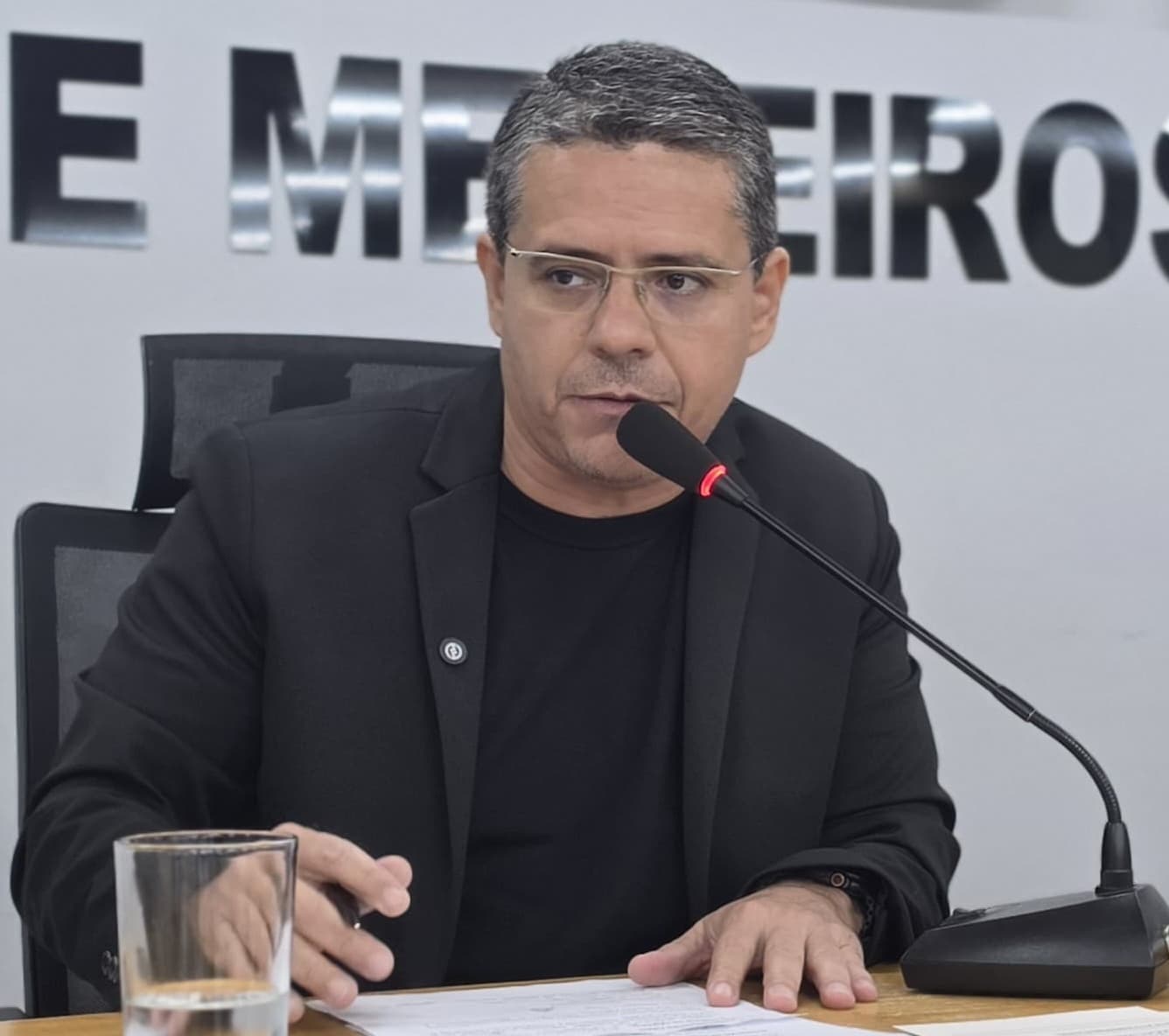 Na Câmara, Alexandre pede melhoria da sinalização viária na área urbana de Corumbá
