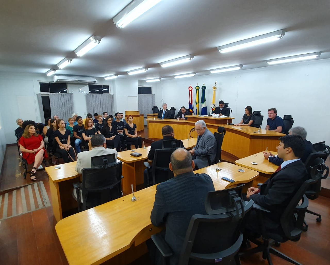 Câmara entrega título e homenageia personalidades por serviços prestados à região
