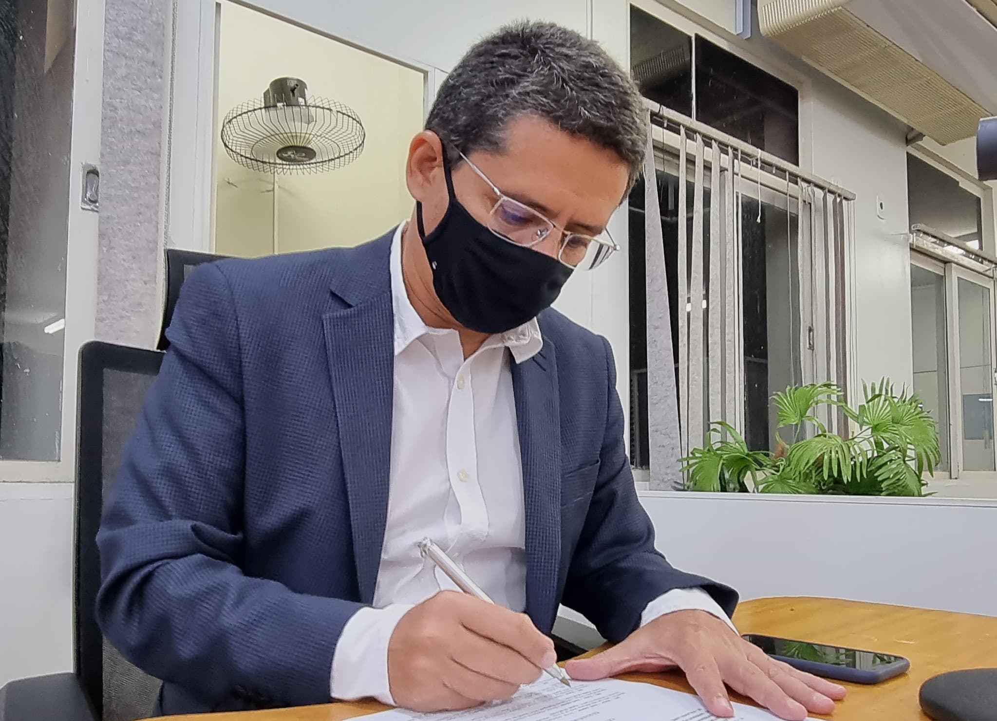 Durante sessão da Câmara, vereador pede pavimento de alameda no Maria Leite