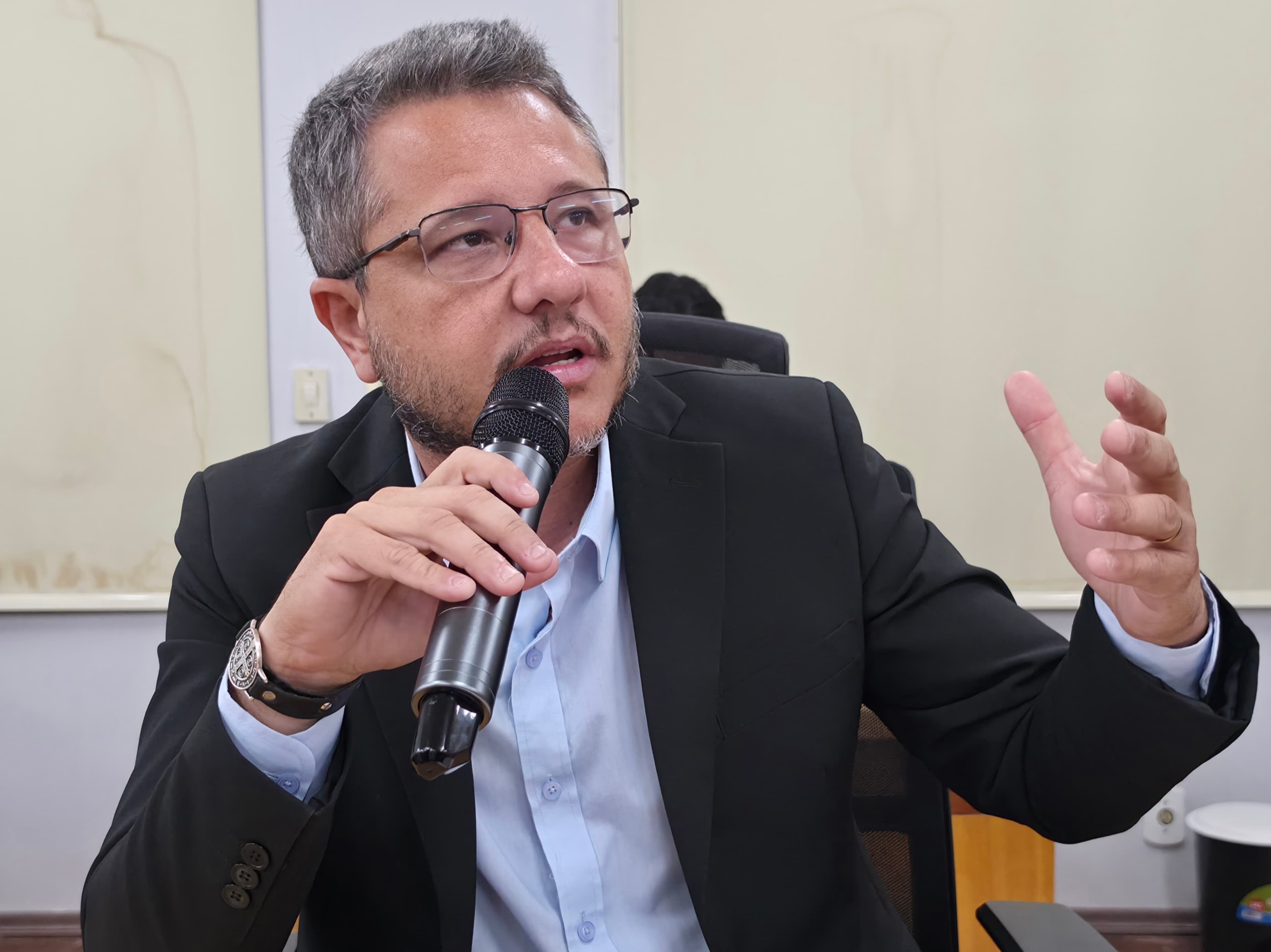 Cazarin pede fiscalização para coibir comercialização irregular de fogos de artifício