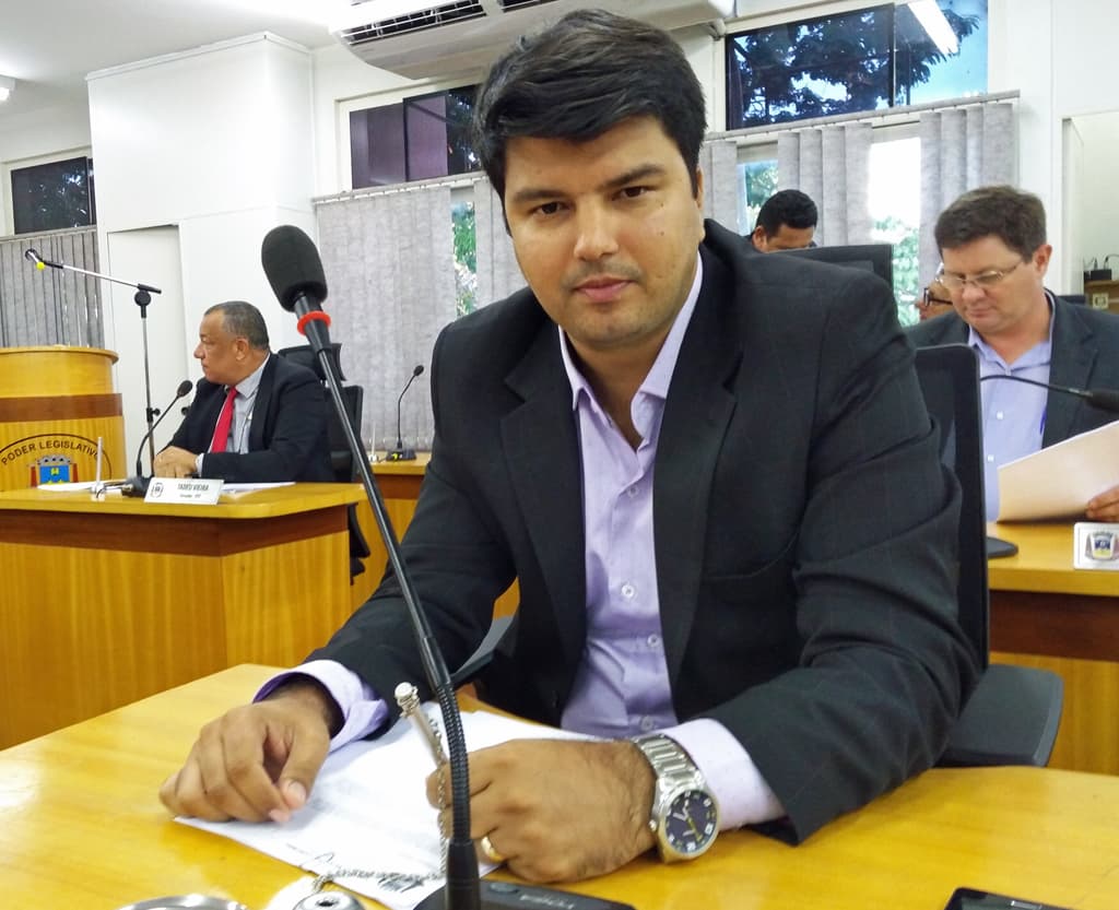 Vereador reivindica manutenção da iluminação pública da praça do Aeroporto