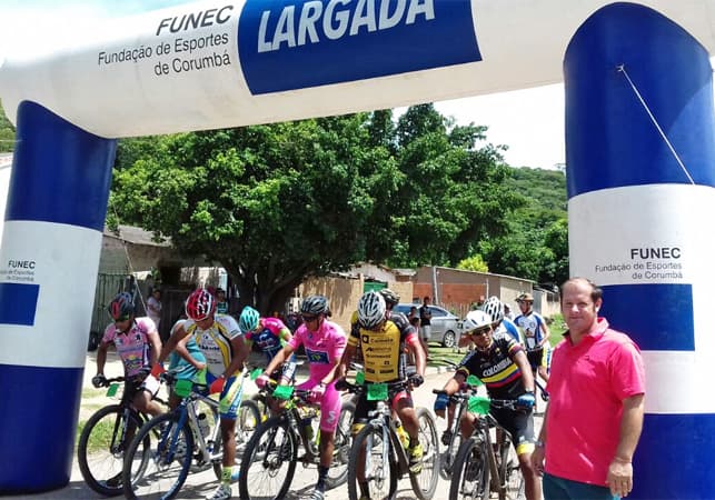 Cravo sedia primeira etapa do circuito de mountain bike