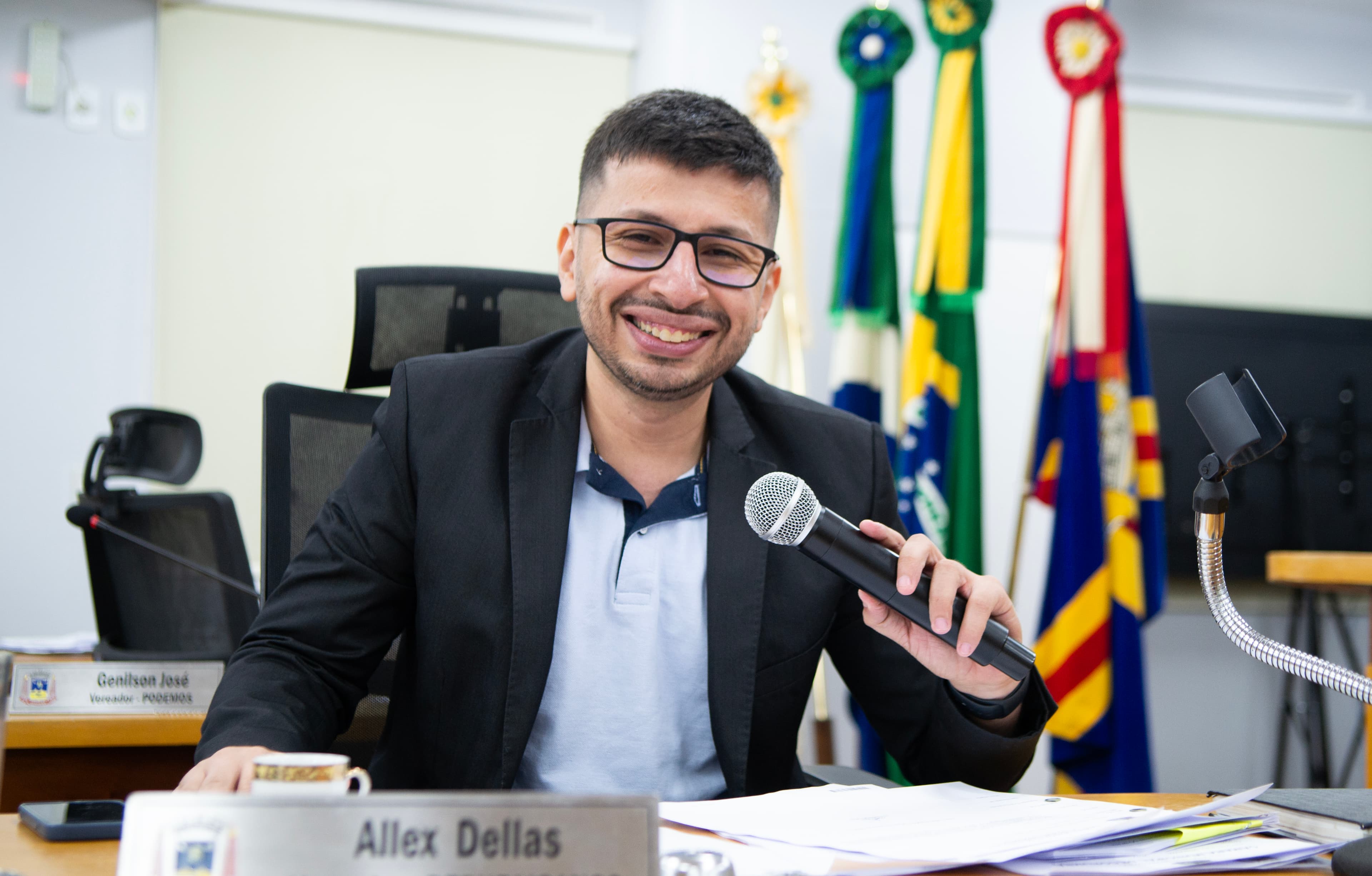 Aprovada na Câmara, homenagem a funcionários de distribuidora por indicação de Allex