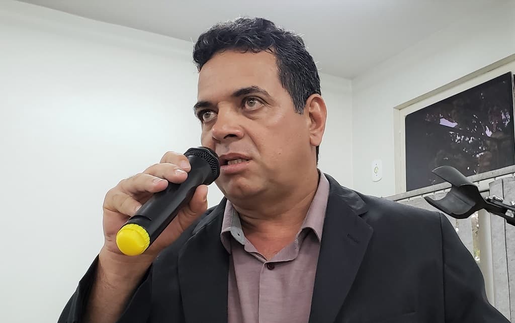 Vereador pede à Prefeitura, pavimentação de rua na parte alta da cidade