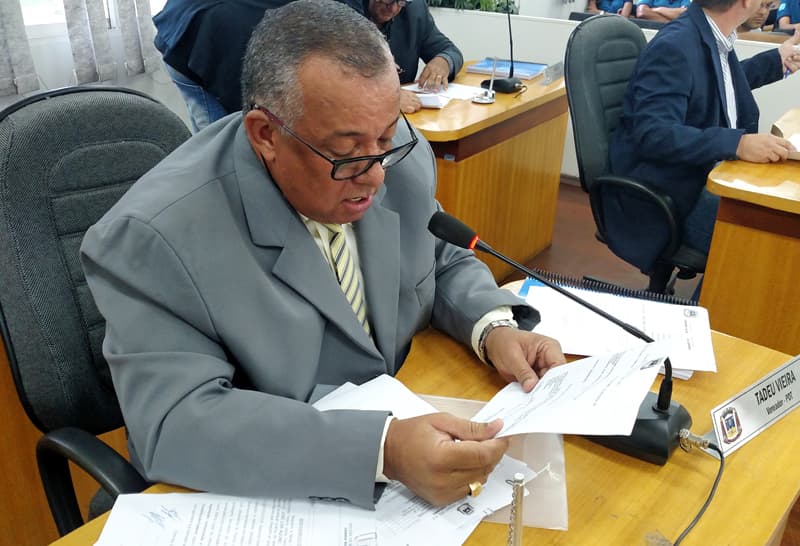 Tadeu Vieira solicita pavimentação asfáltica em três bairros da cidade