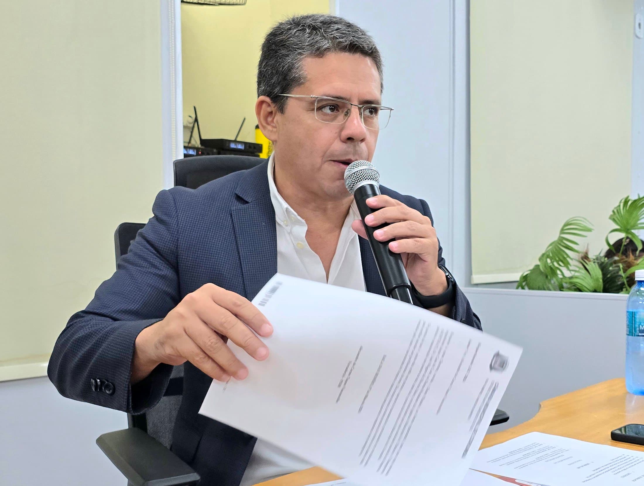 Na Câmara, vereador cobra organogramas de pavimentação de vias urbanas de Corumbá