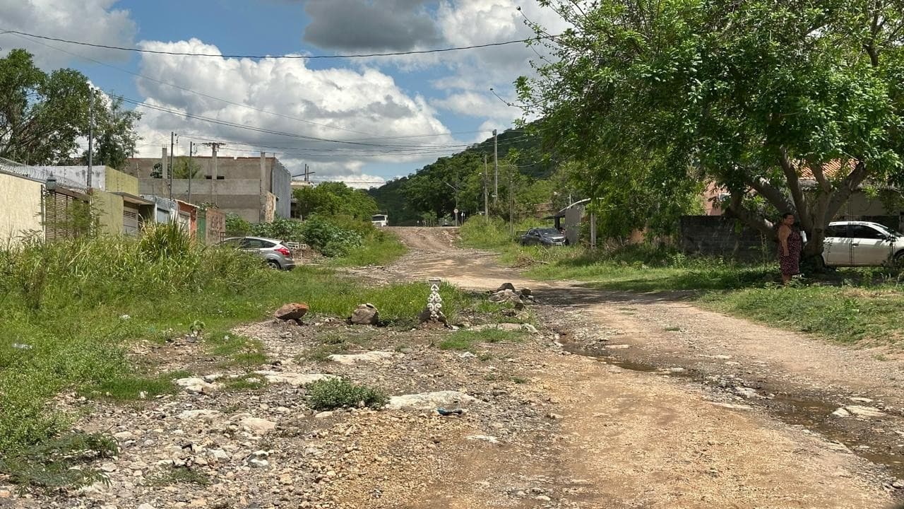 Nanah reivindica obras de drenagem e pavimentação asfáltica em via do Aeroporto