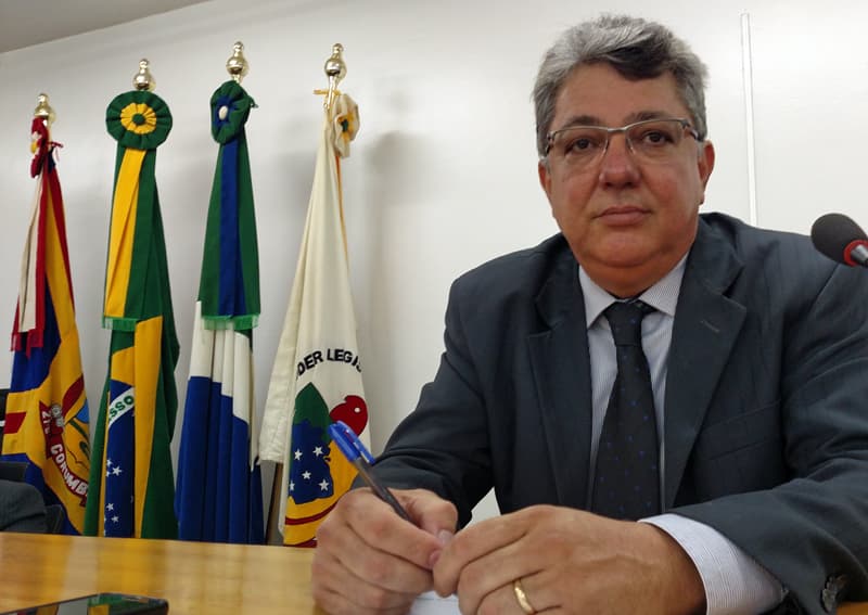 Desburocratização: Evander solicita informações sobre concessão de alvarás