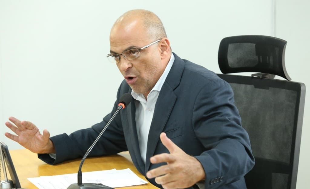 Vereador sugere pontos de taxi e mototáxi em ruas com menor fluxo de veículos