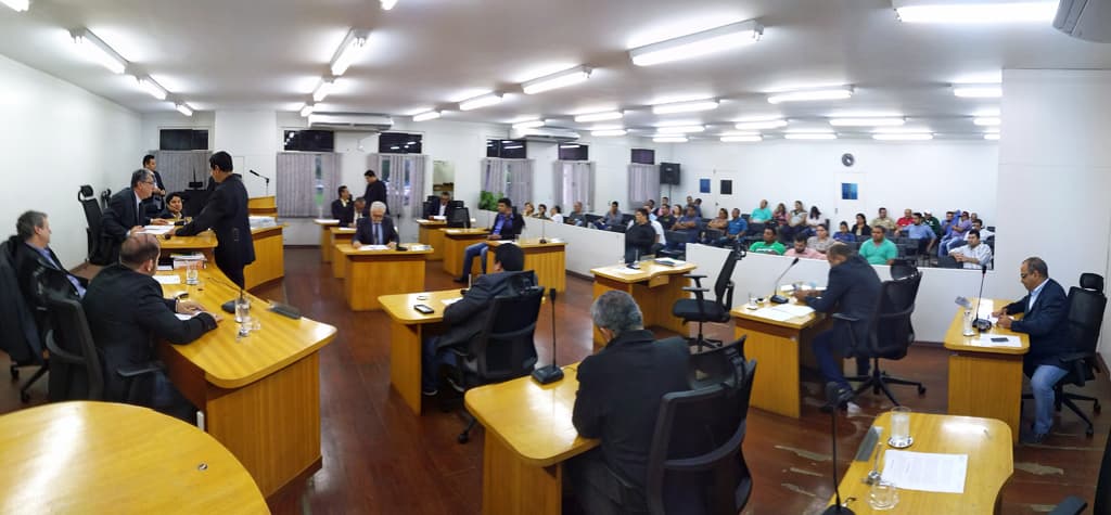 Morador cobra informações sobre conclusão de obras na área da saúde