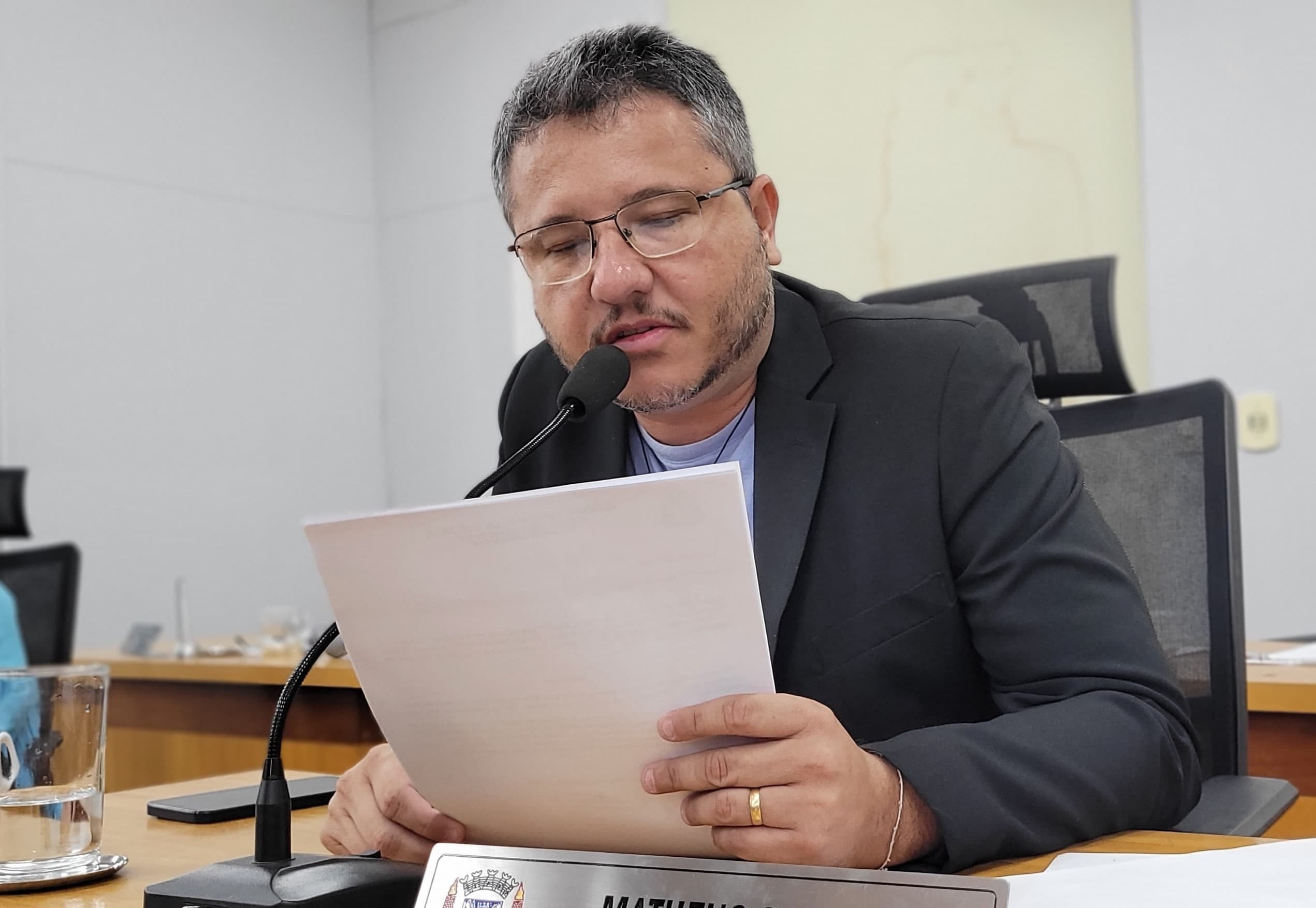 Cazarin cobra descentralização dos pontos de vacinação durante campanhas