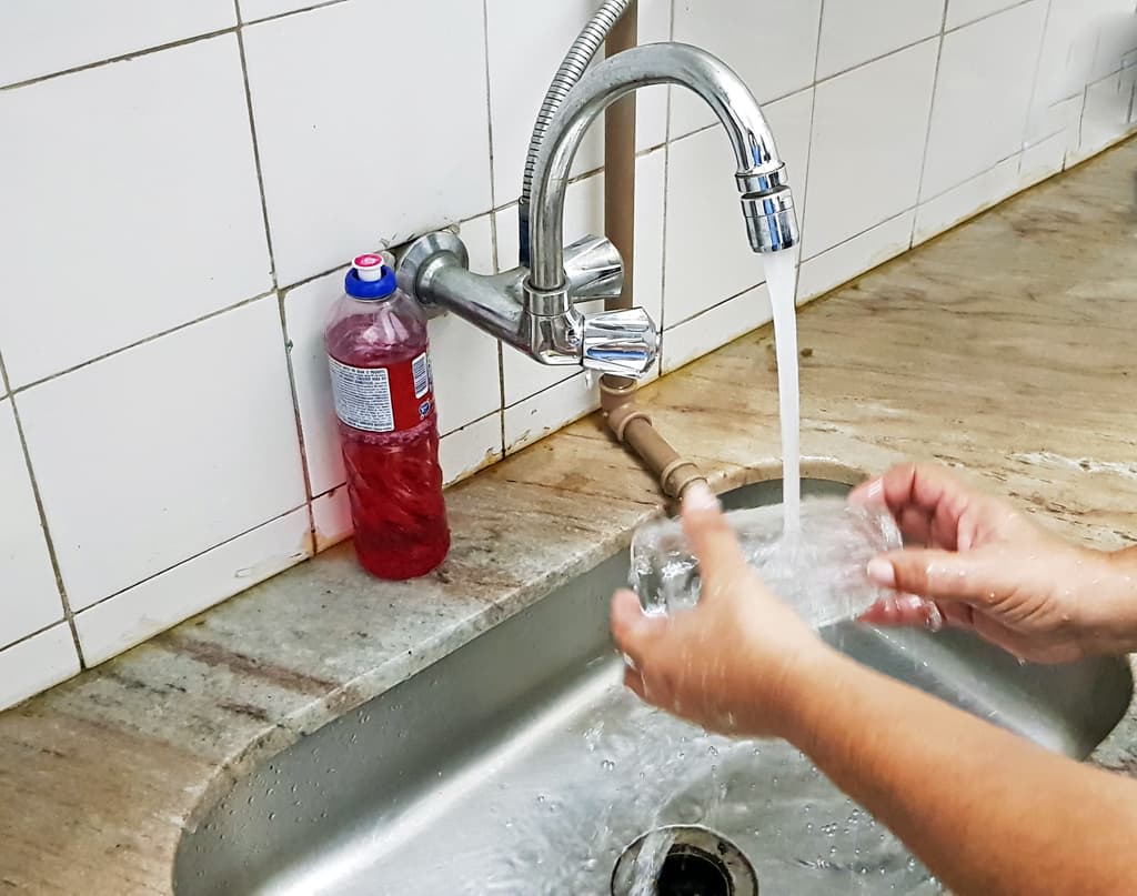 Promulgada Lei que proíbe cobrança de tarifa básica de consumo de água