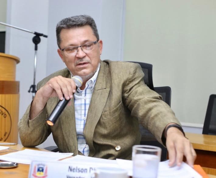 Vereador cita Código de Postura e quer calçadas livres para os pedestres