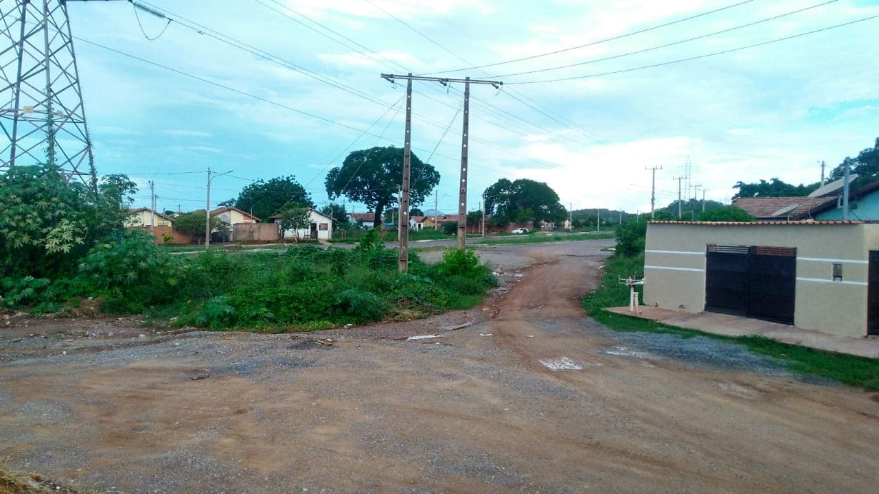 Vereador pede remoção de postes de energia elétrica de via urbana