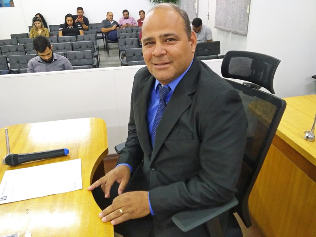 Vereador André da Farmácia pede aterro em alameda próximo ao Detran