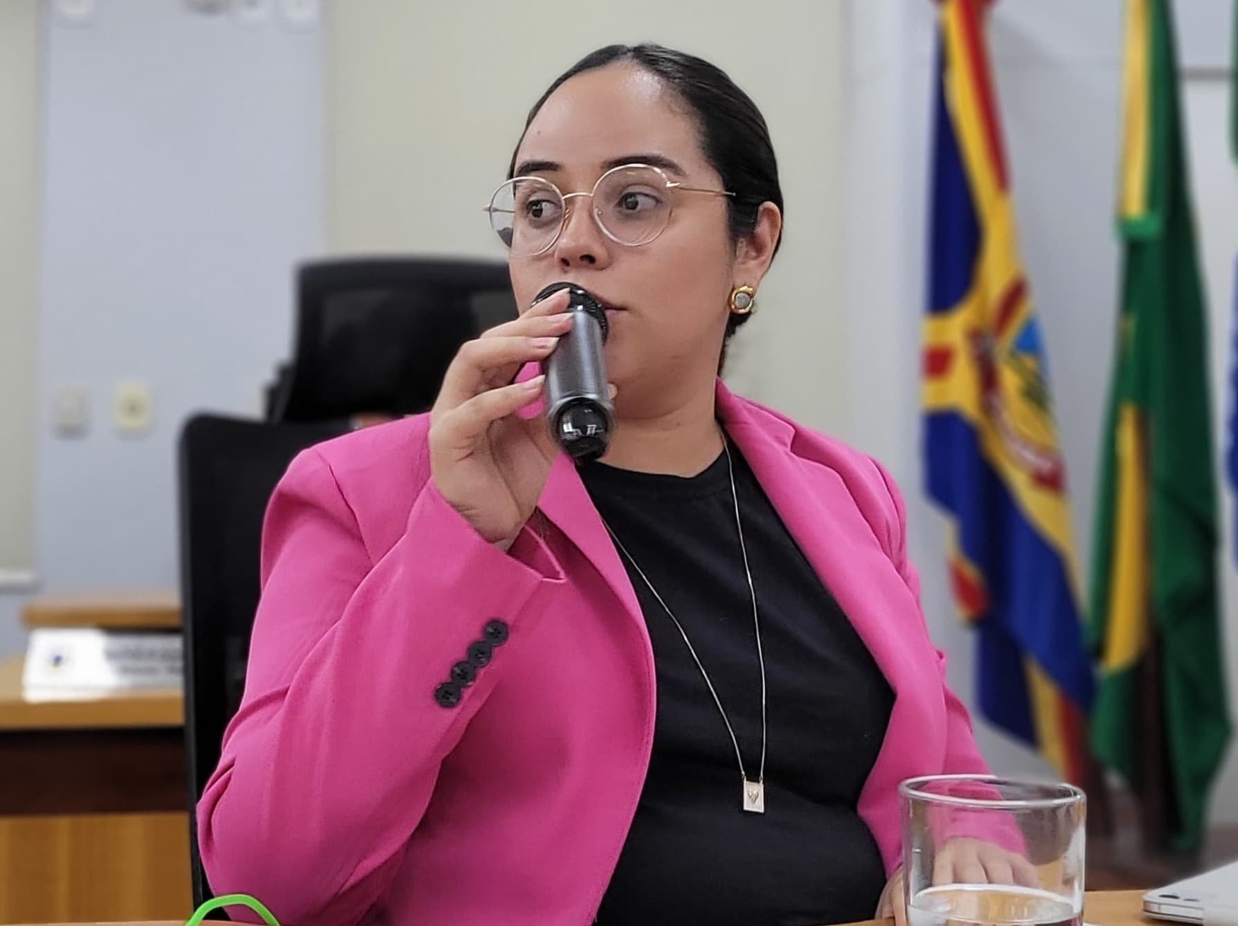 Hanna sugere transporte coletivo gratuito para a seresta em homenagem ao Dia das Mães