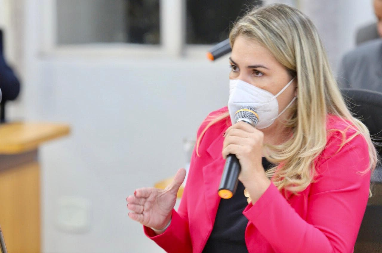 Vereadora pede inclusão de todas as gestantes na campanha de imunização contra Covid