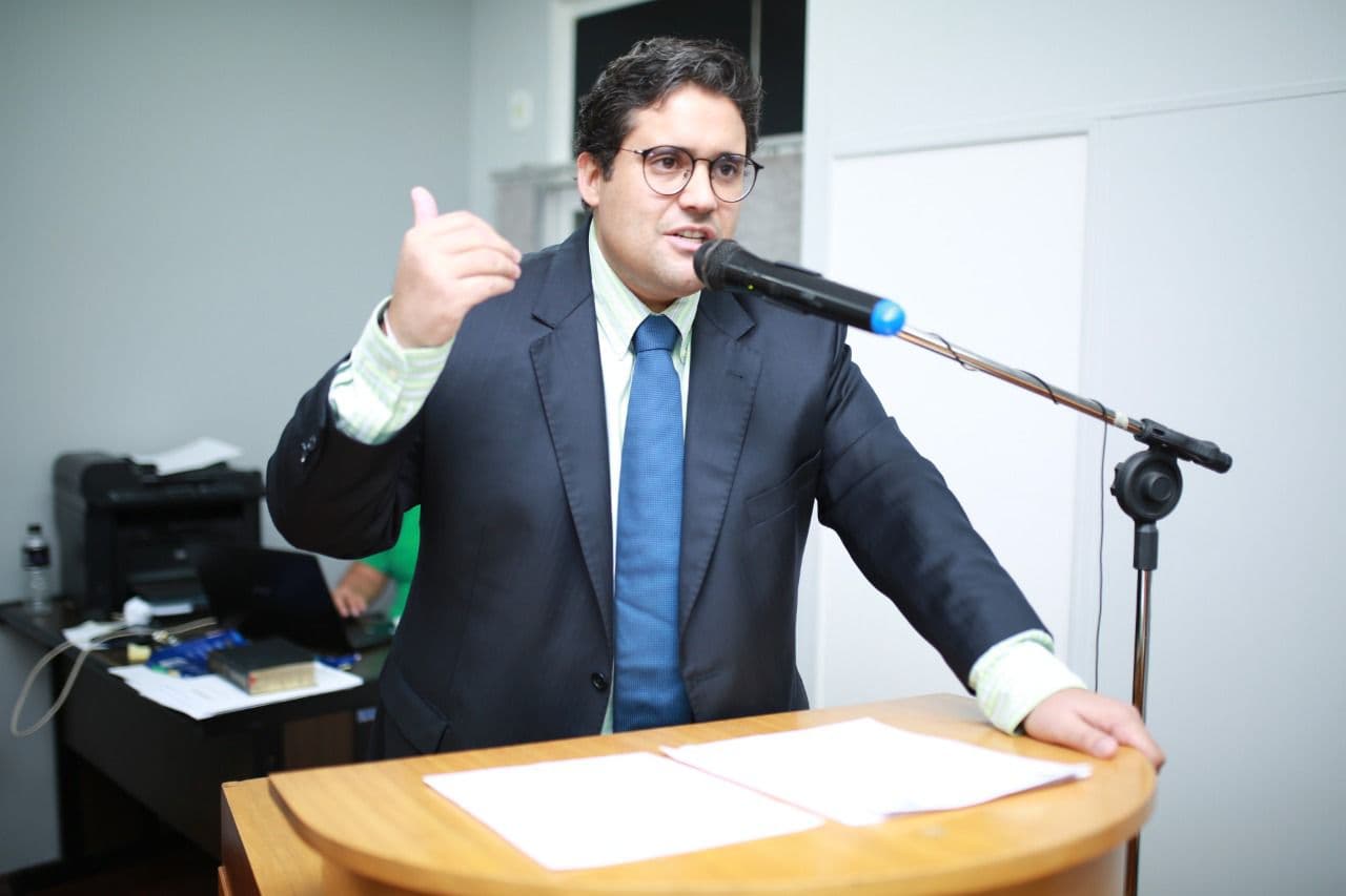 Na Câmara, vereador volta pedir conclusão das obras de recuperação de escadinha no centro
