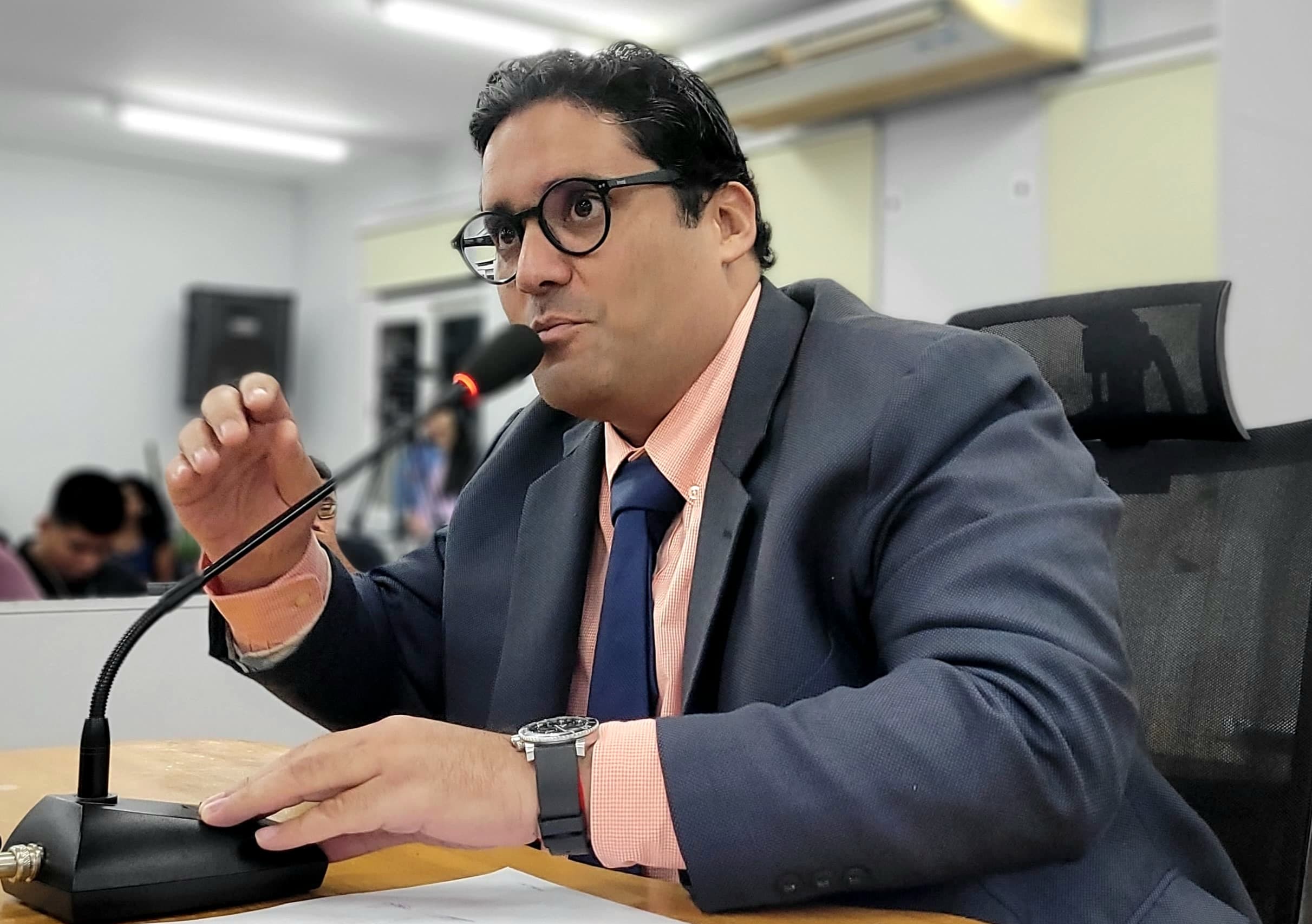 Chicão cobra posicionamento da Energisa sobre frequentes ‘apagões’ em Corumbá
