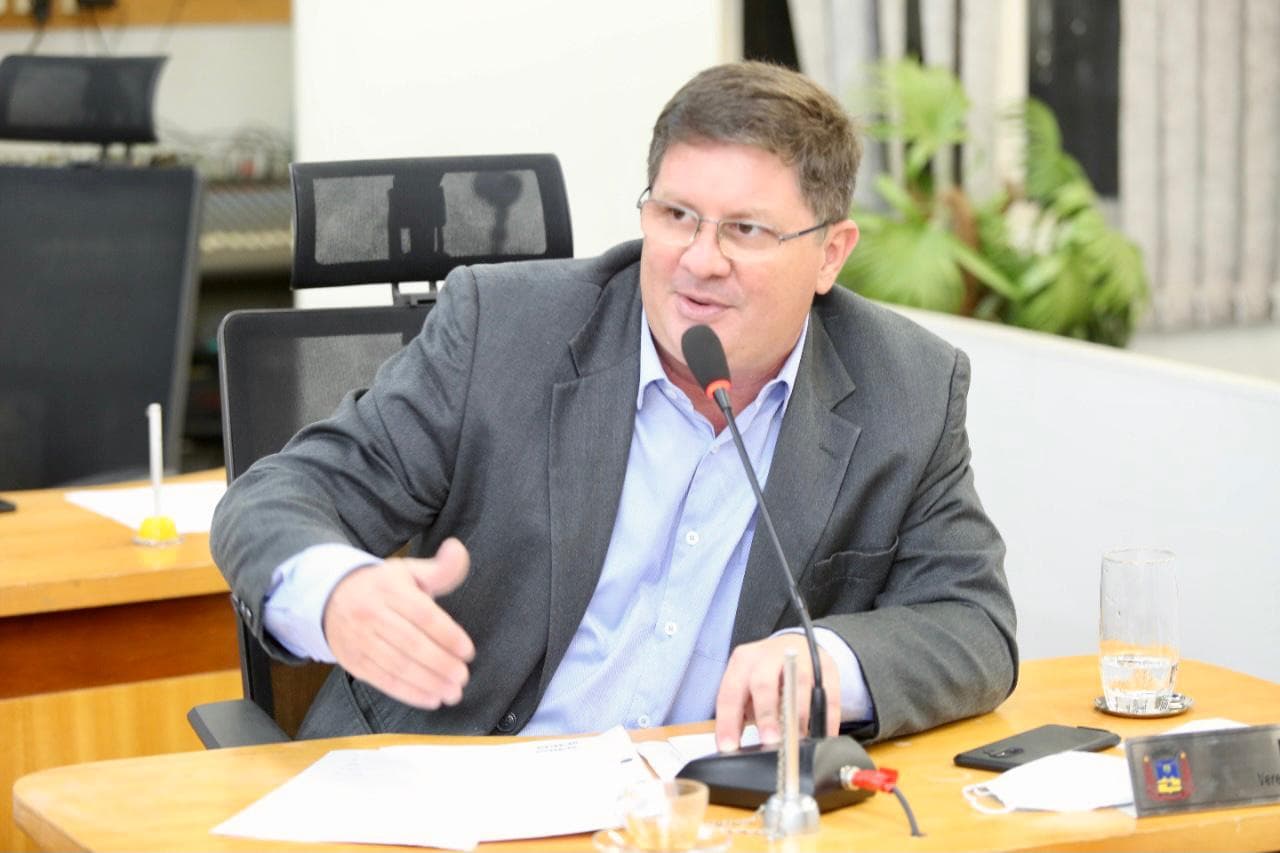Vereador reivindica melhor sinalização em região com grande fluxo de veículos na cidade