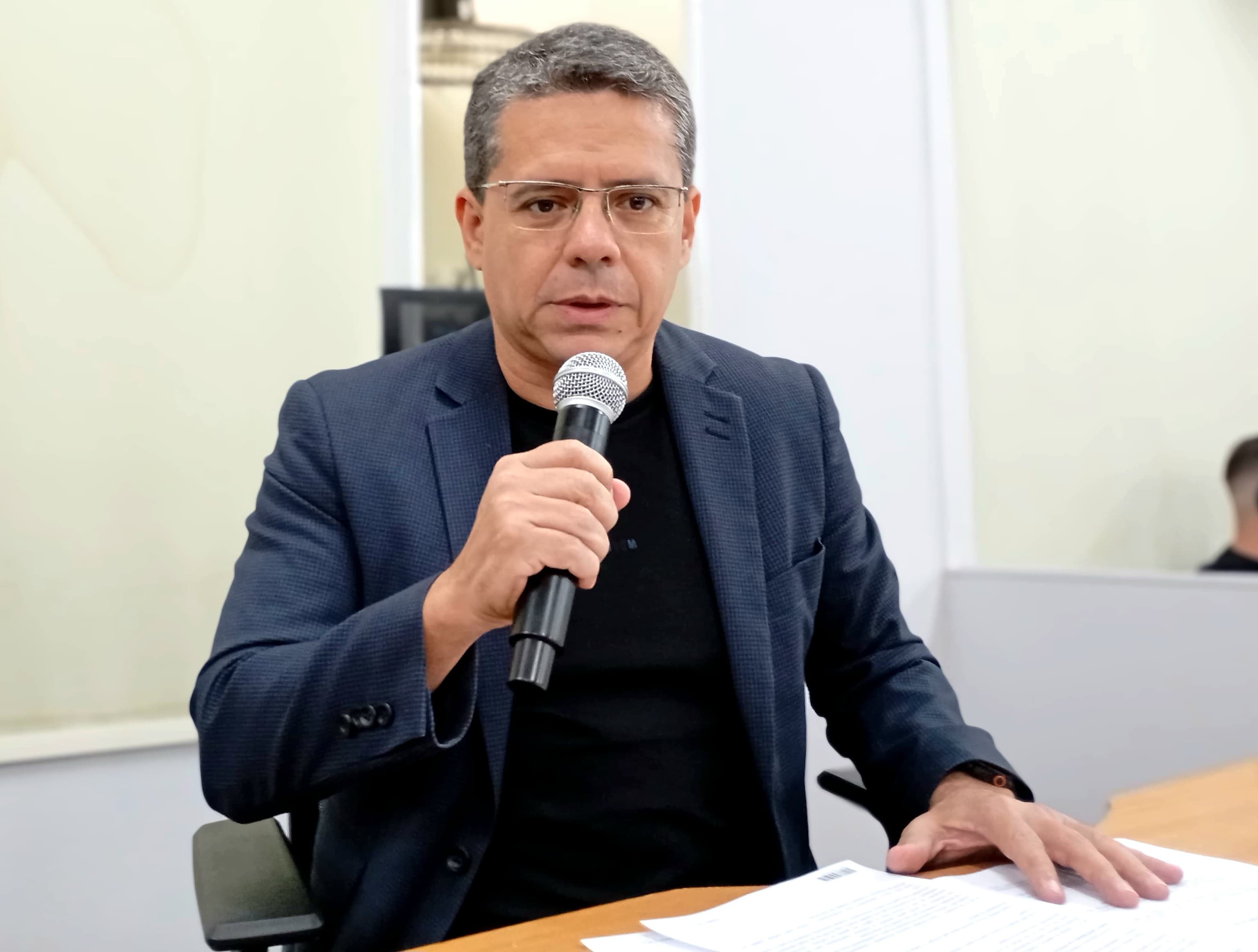 Alexandre cobra esclarecimentos em relação ao fechamento de agência bancária na cidade
