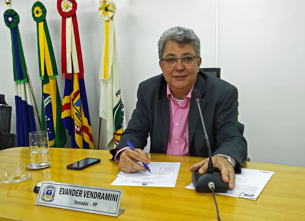 Na Câmara, vereador pede recuperação de pavimento de rua no Universitário