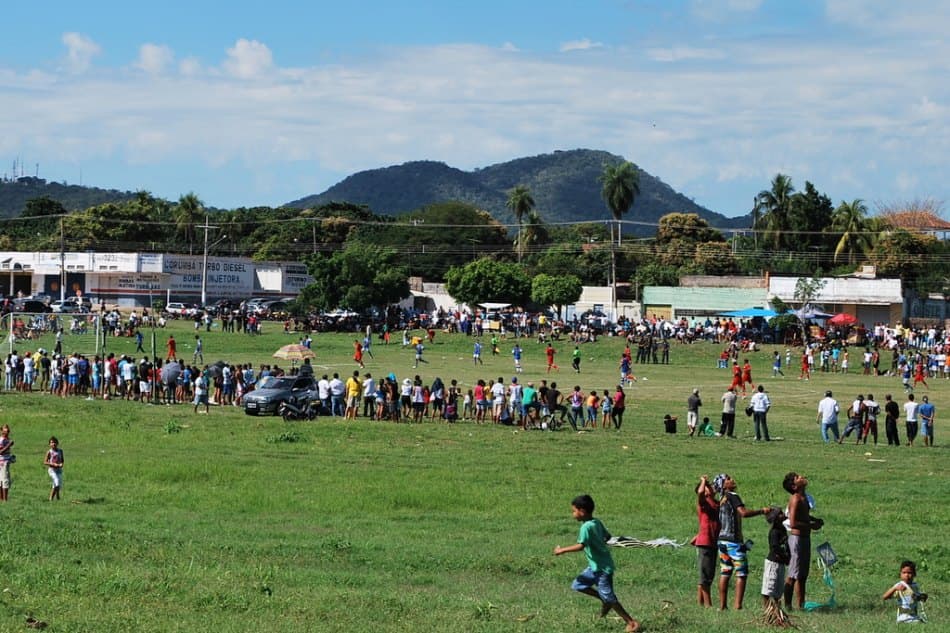 Vereador solicita construção de calçada no entorno do campo do Roseiral