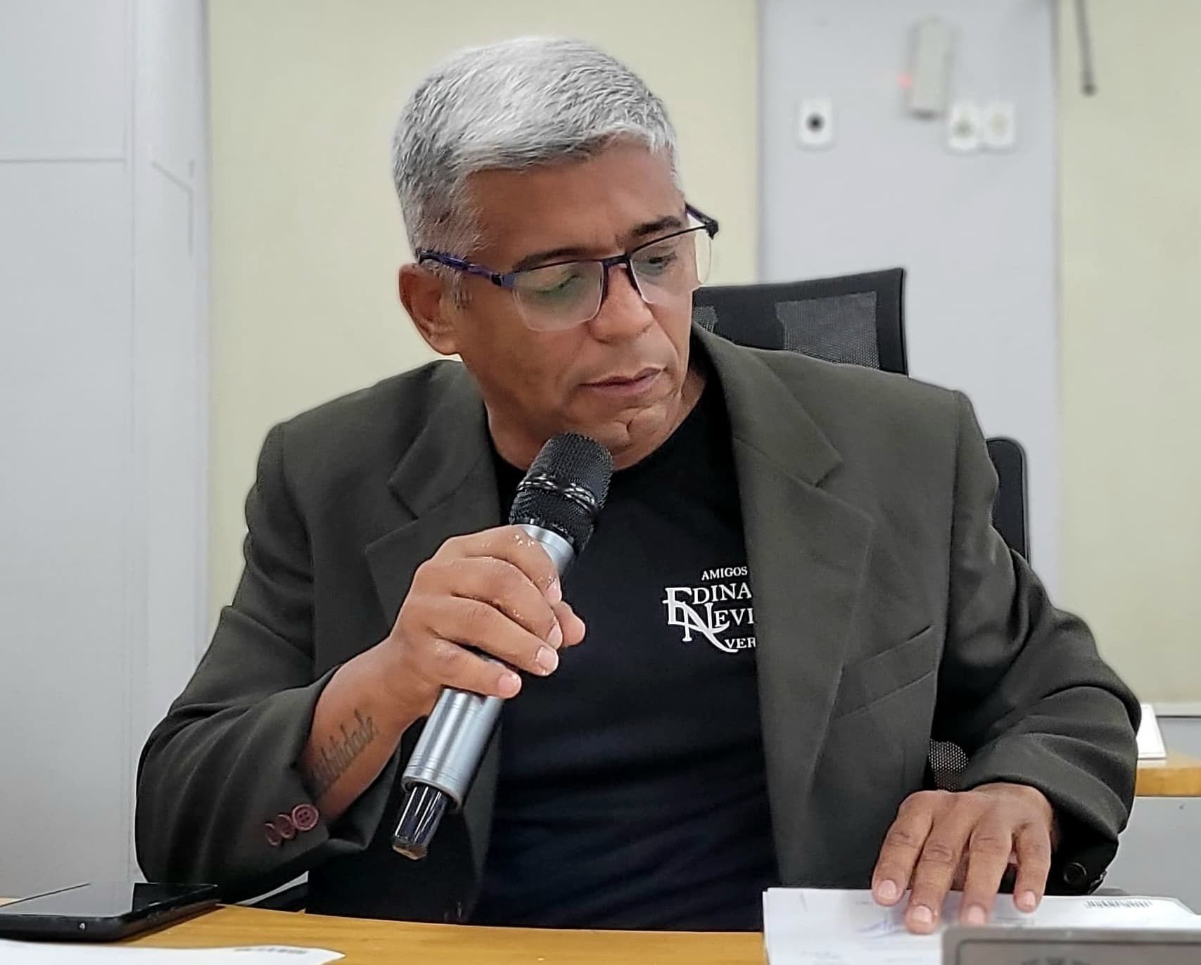 Edinaldo reforça pedido de documentos sobre obras na Escola Fernando de Barros