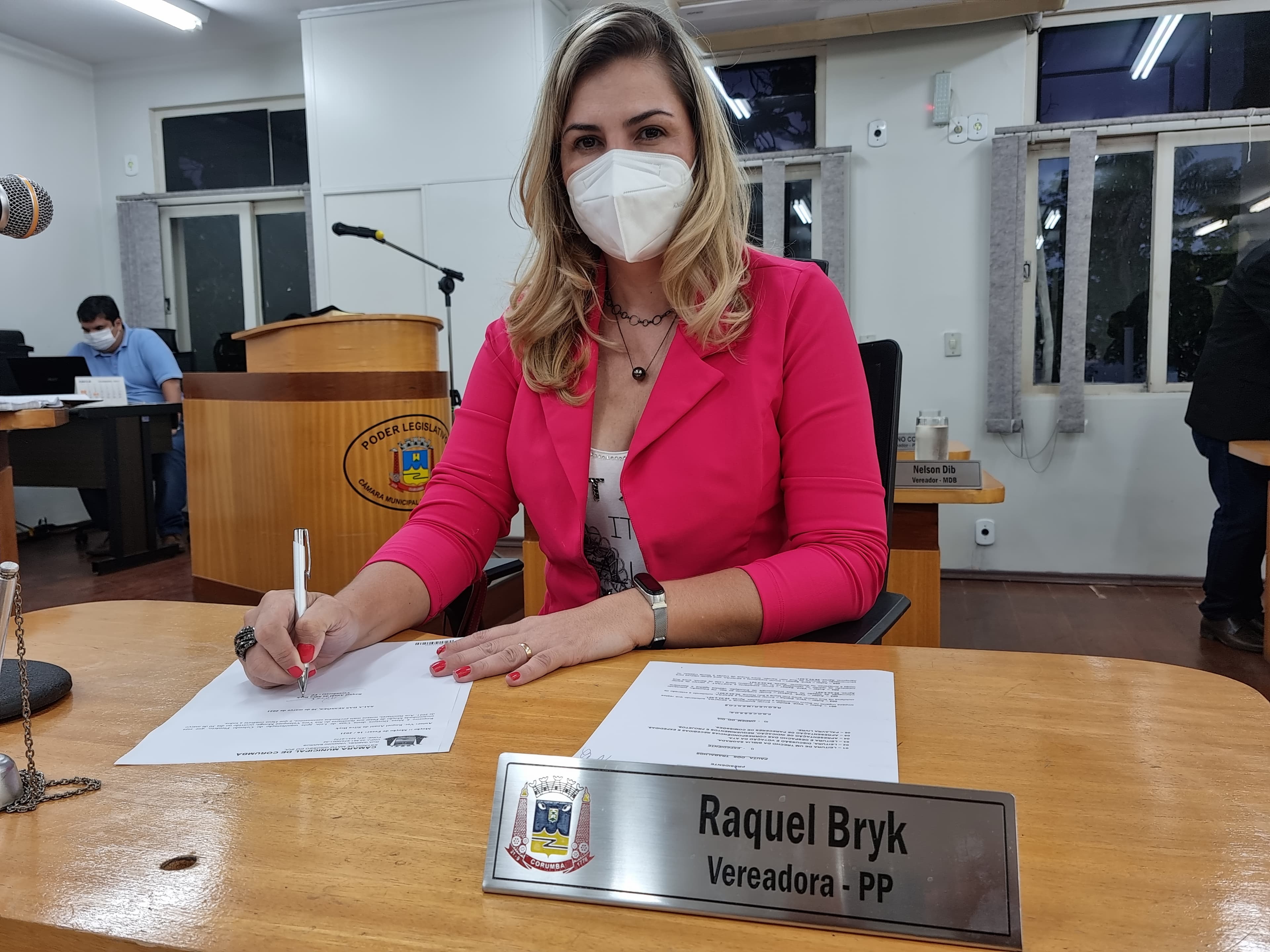 Vereadora pede melhor sinalização de redutores de velocidade instalados no anel viário