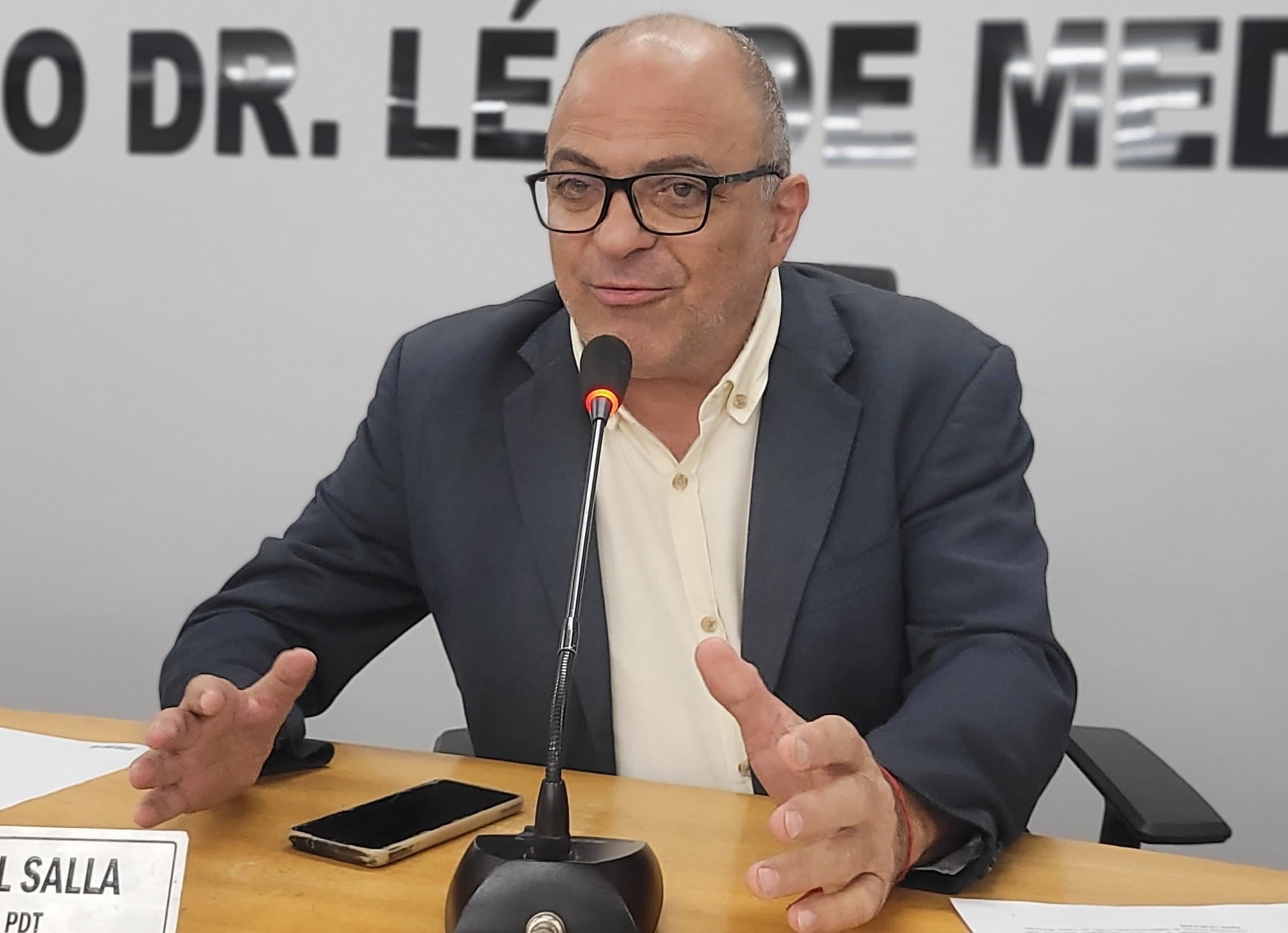 Yussef cobra campanha para informar tutores sobre recolhimento de dejetos deixados pelos pets