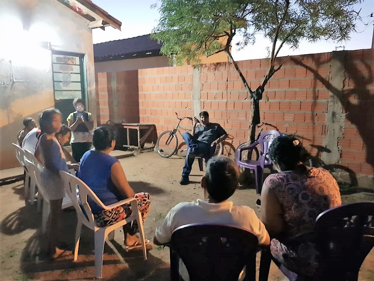 Moradores reivindicam melhorias para residencial no Bairro Aeroporto