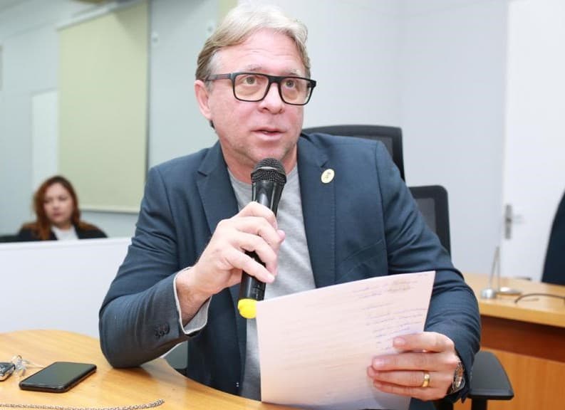 Vereador solicita serviços de manutenção da Praça CEU, no Jardim dos Estados