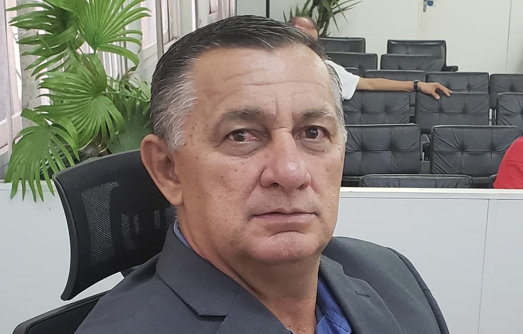 Vereador pede recapeamento de vias públicos de dois bairros da cidade