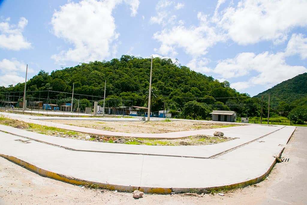 Sancionada Lei que denomina praça do Cravo Vermelho e Carlos Albaneze