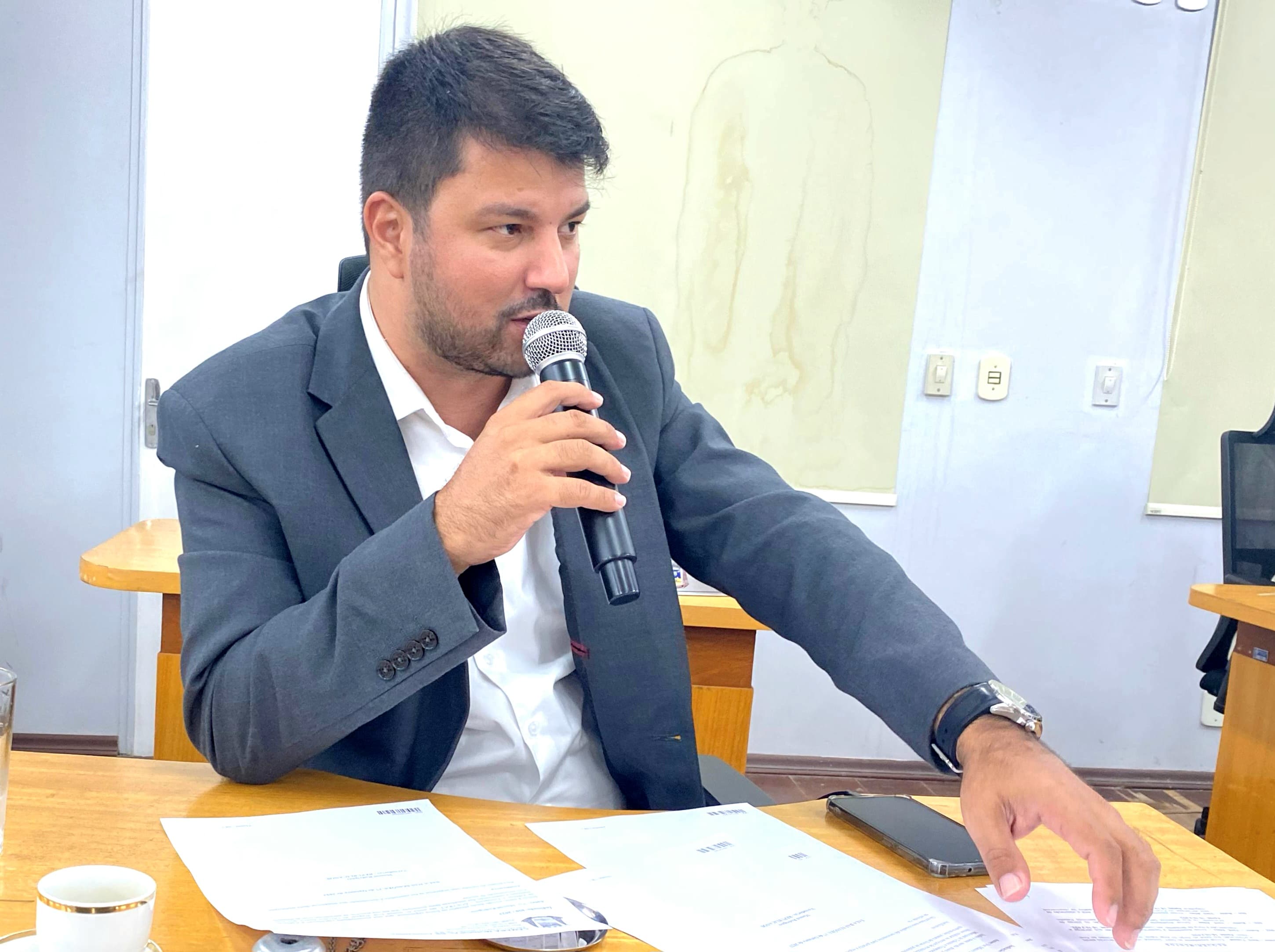 Vereador pede serviços de recuperação da sinalização horizontal e vertical na área urbana