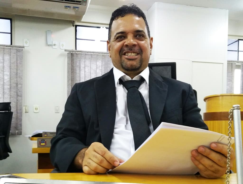 Vereador sugere mutirão da limpeza na cidade, iniciando pelo Aeroporto